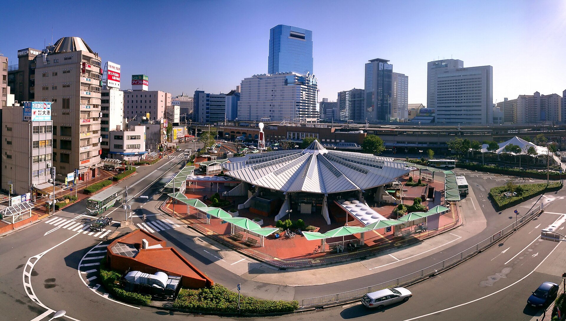 神戸駅の北側の広場